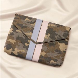 Brand New Stella and Dot Camo Bellamy Clutch